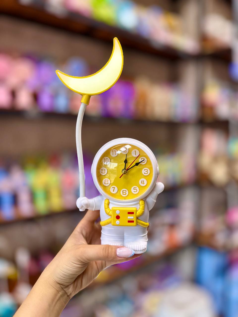 چراغ خواب فانتزی ماه  زنگ خور، چراغ دکوراتیو مناسب اتاق خواب کودک چراغ و ساعت زنگخور فضانورد  کد كالا:۴۴